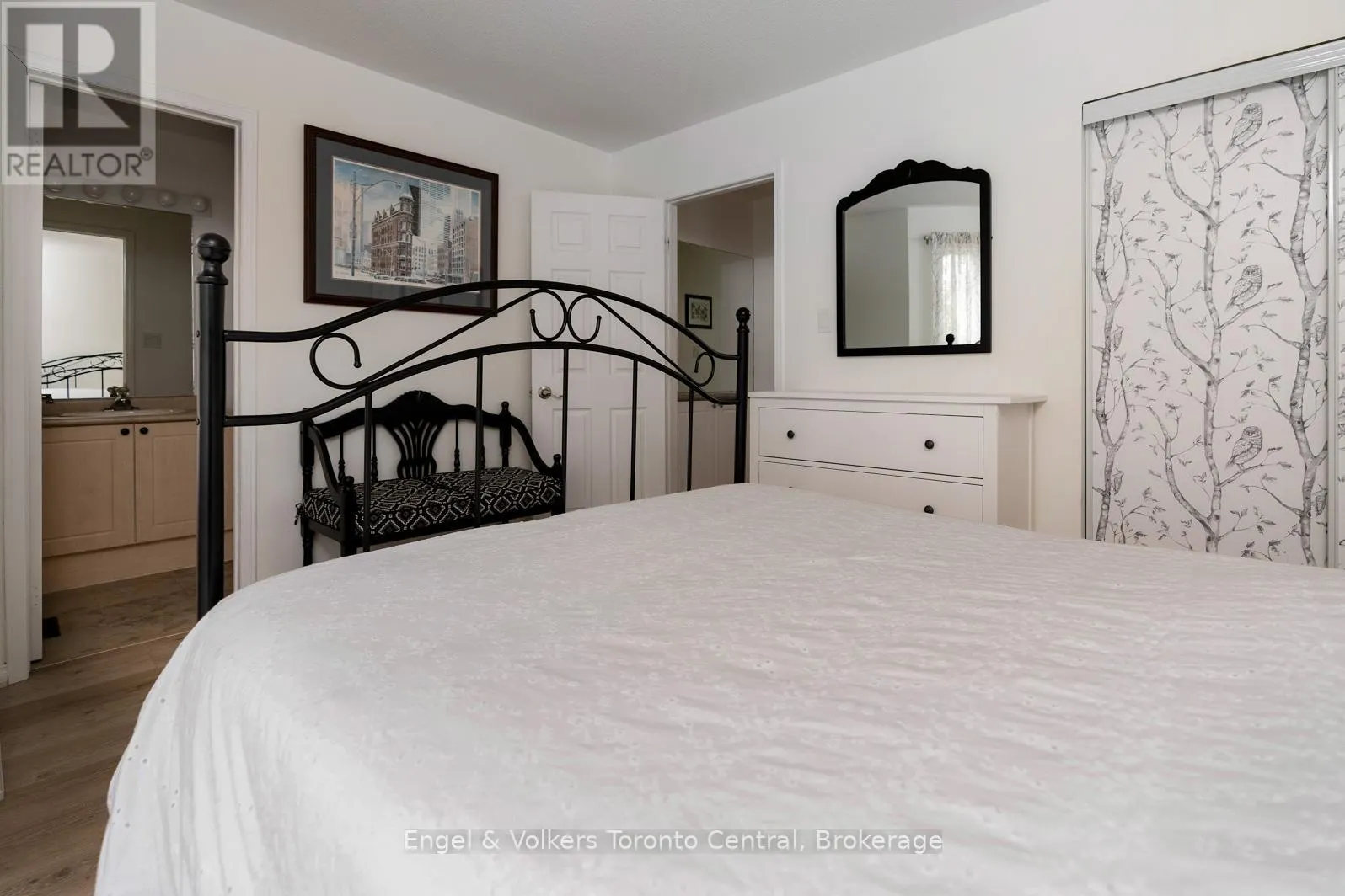 11 SUNDIAL COURT