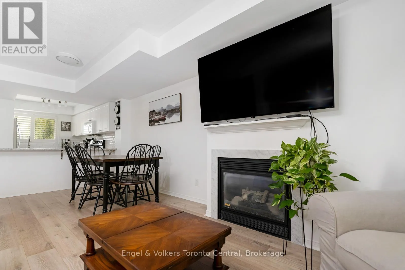 11 SUNDIAL COURT