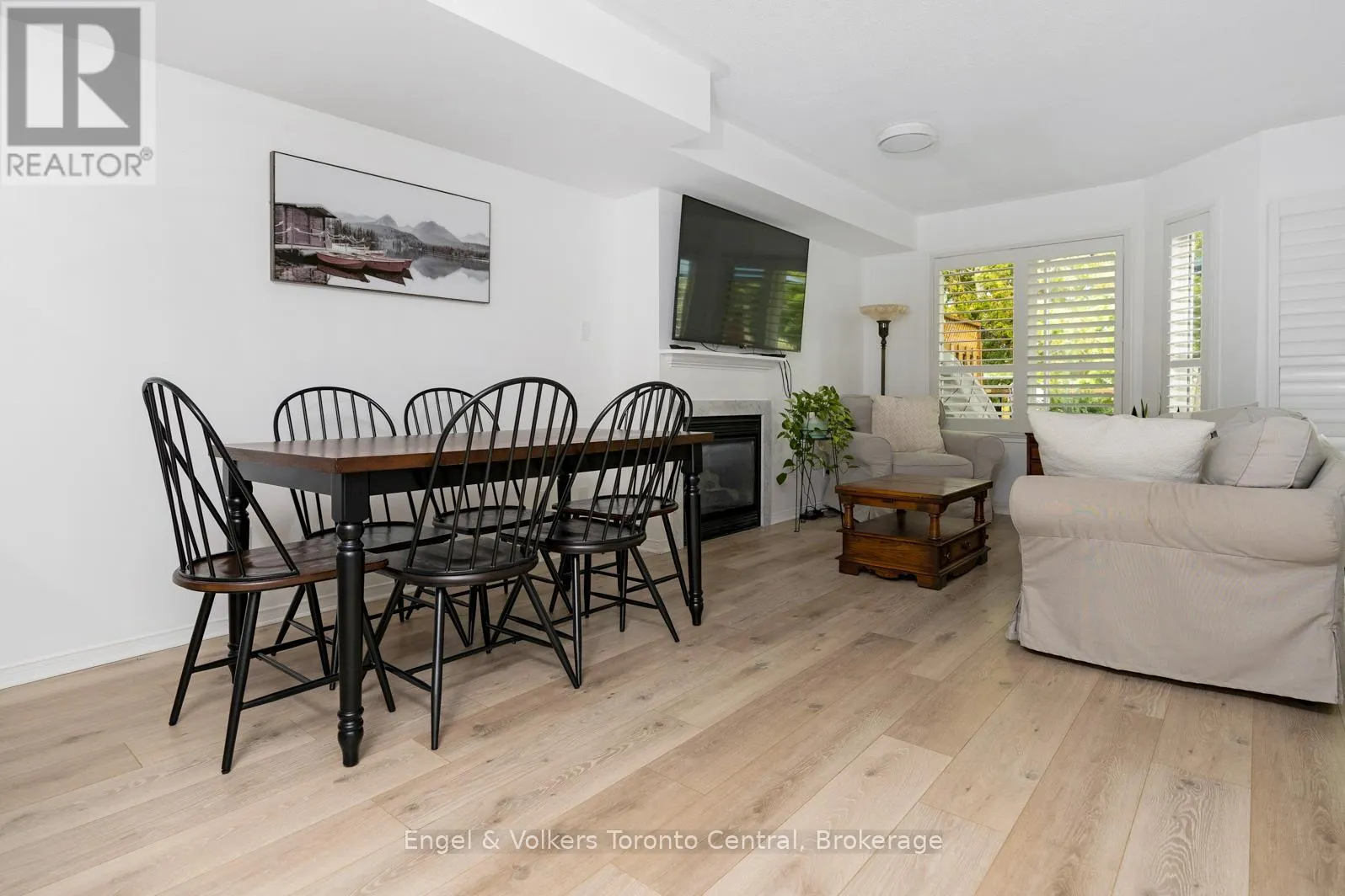 11 SUNDIAL COURT
