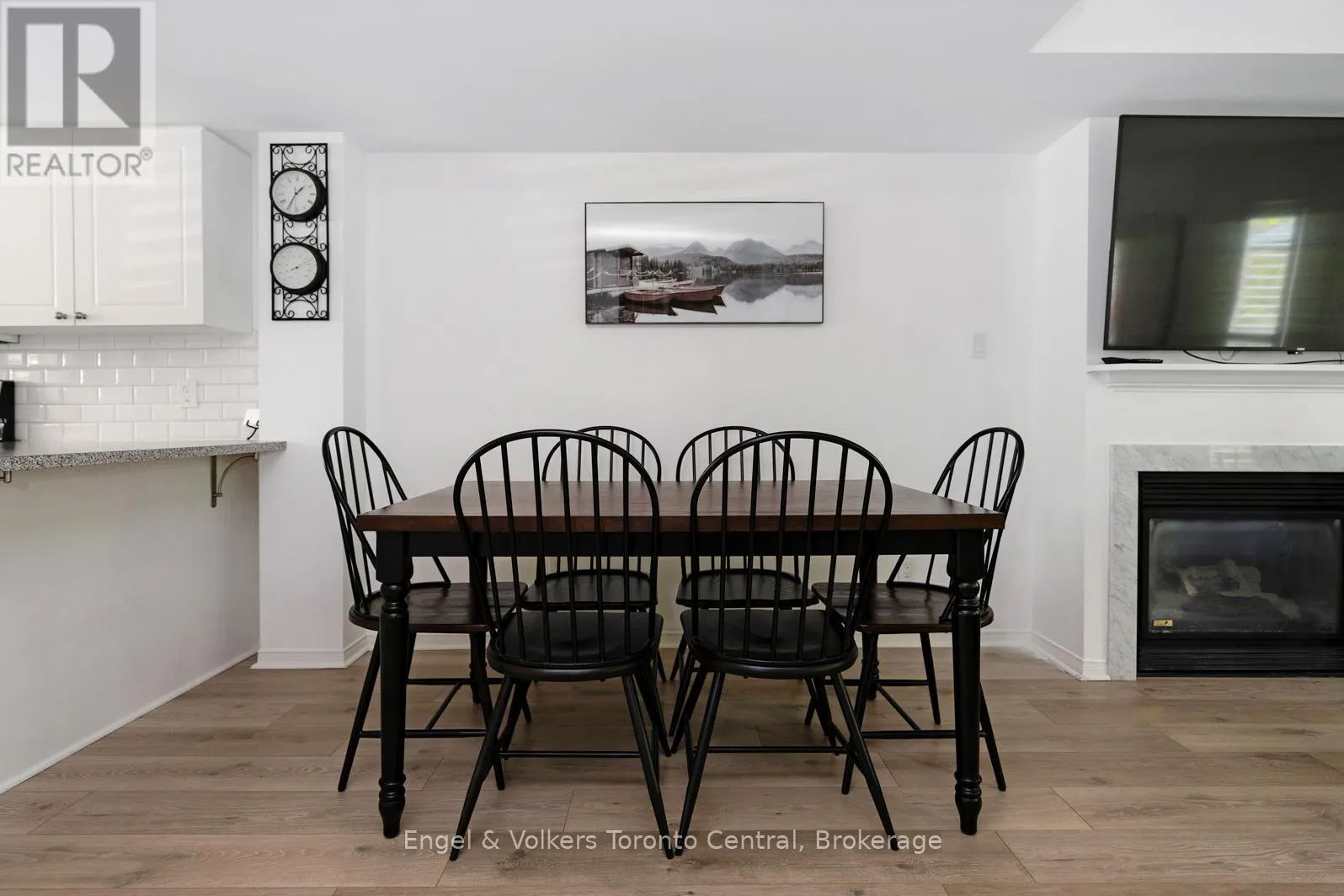 11 SUNDIAL COURT