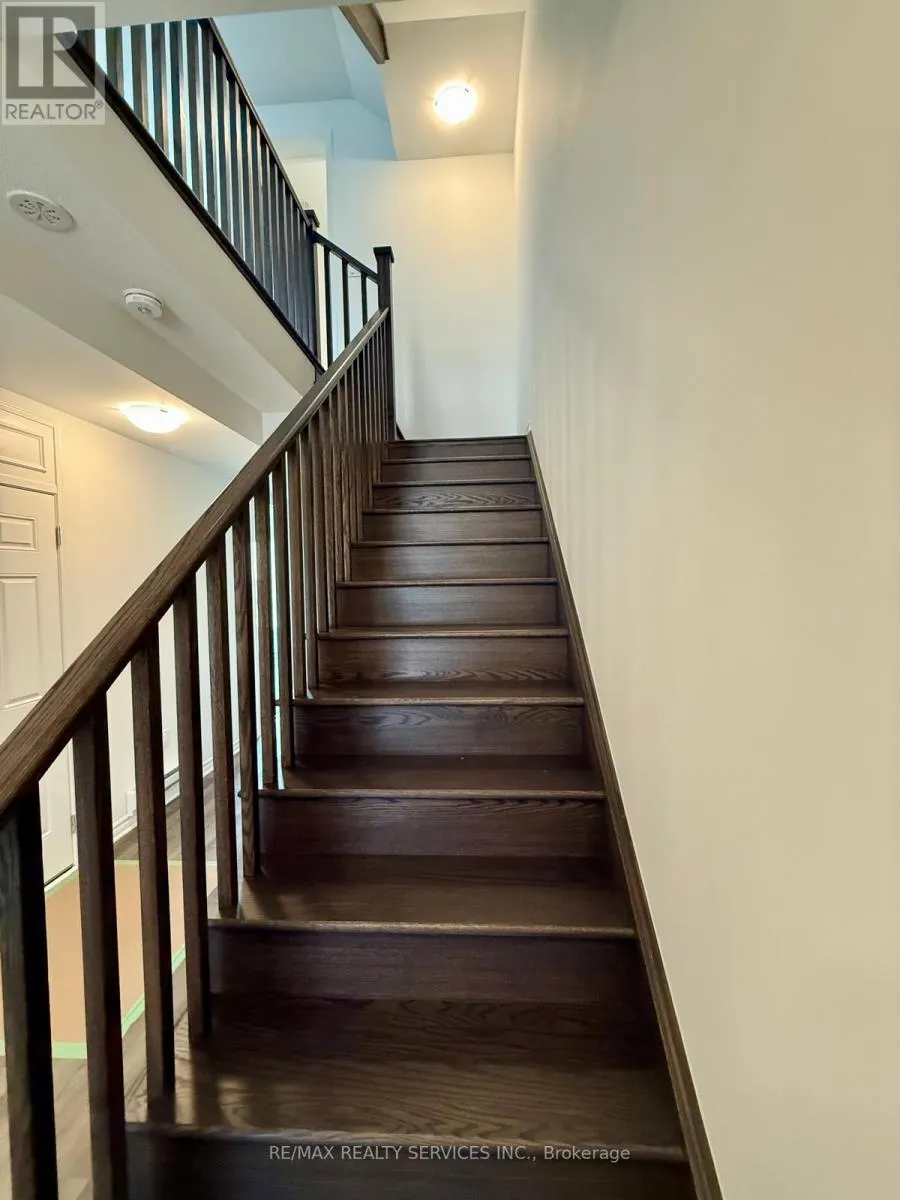 18 PEAREN LANE