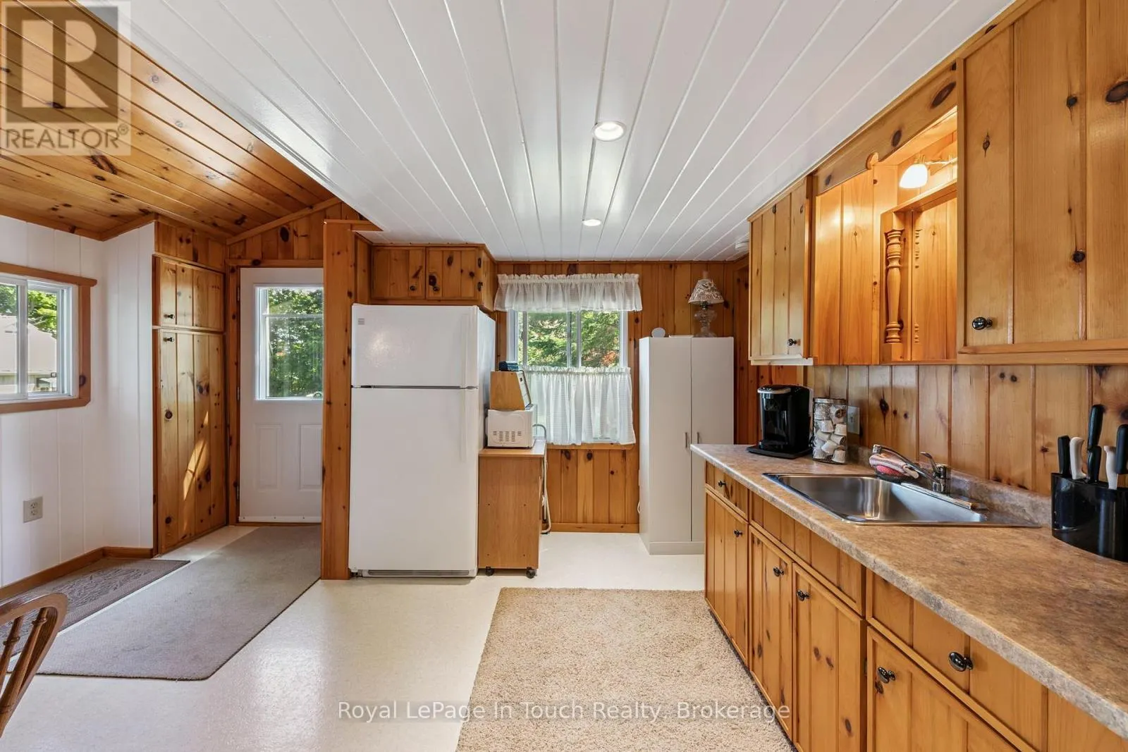 1443 CHAMPLAIN ROAD