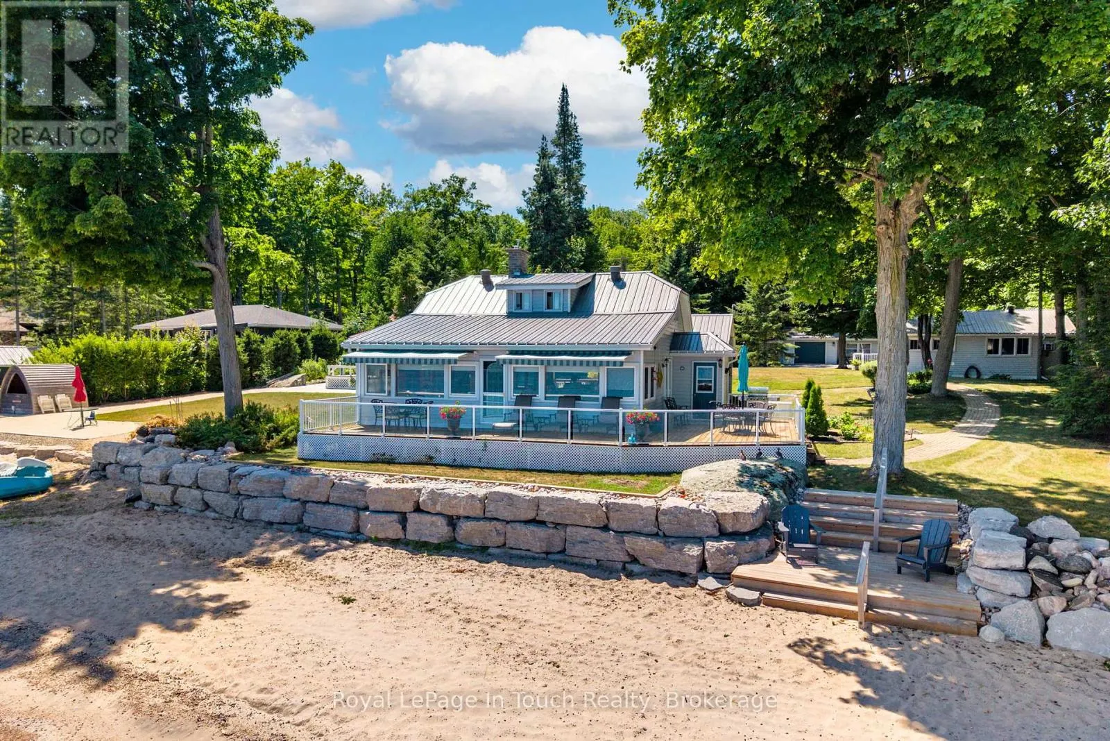 1443 CHAMPLAIN ROAD