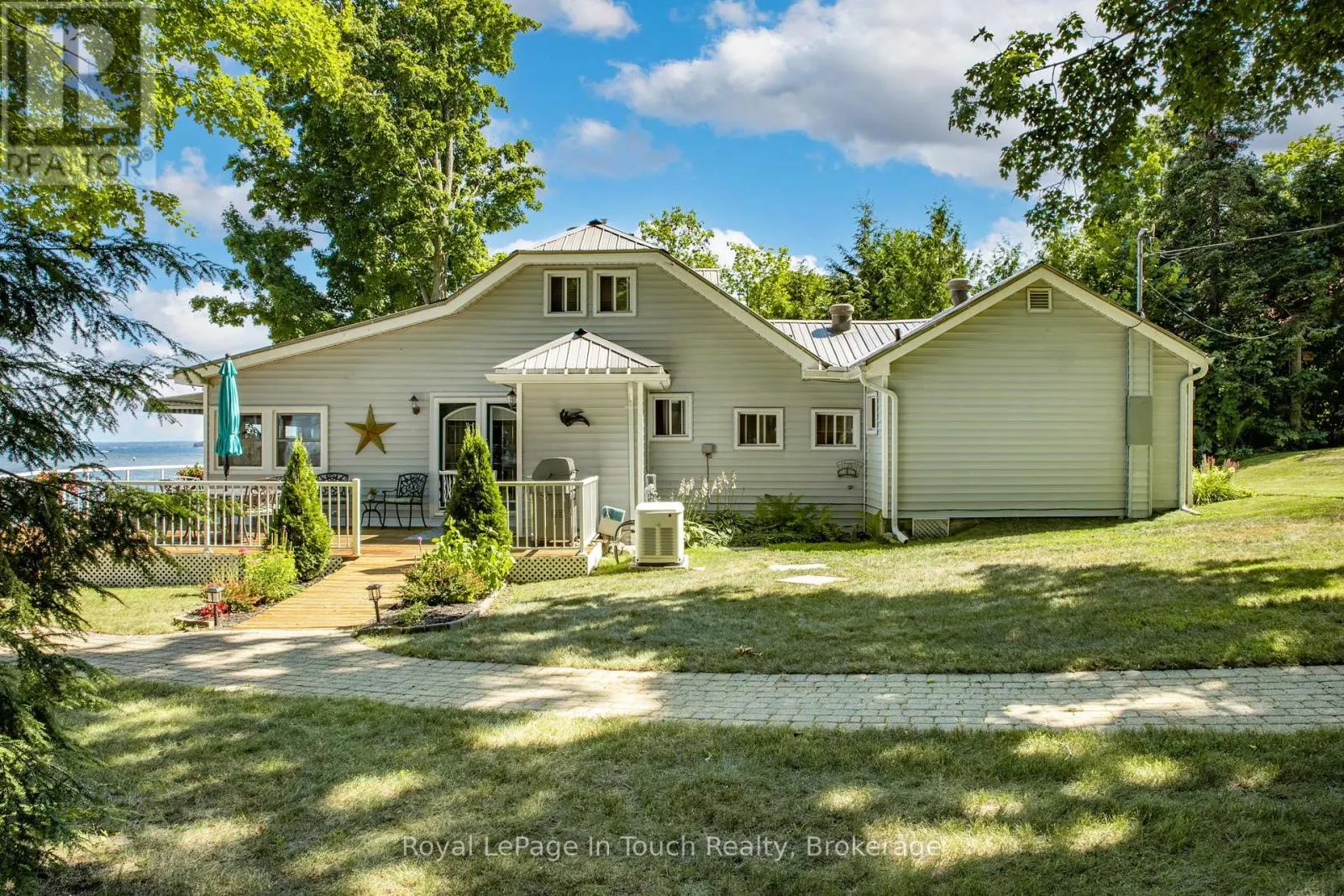 1443 CHAMPLAIN ROAD