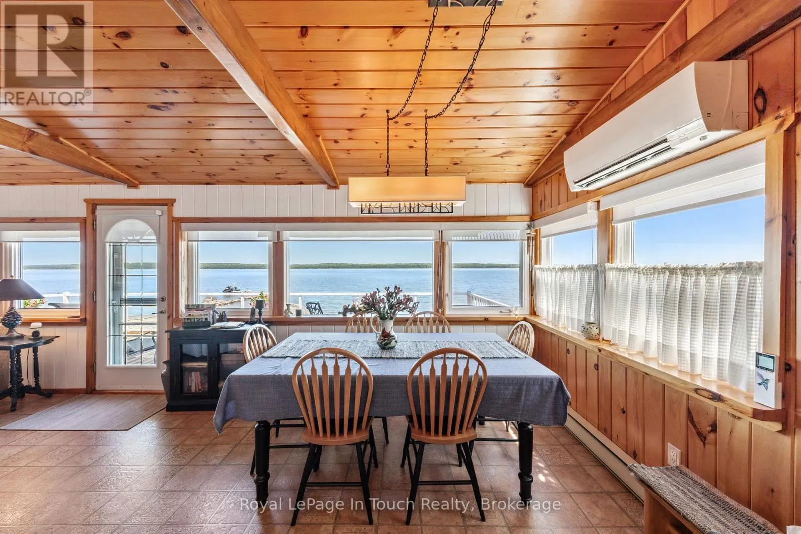 1443 CHAMPLAIN ROAD
