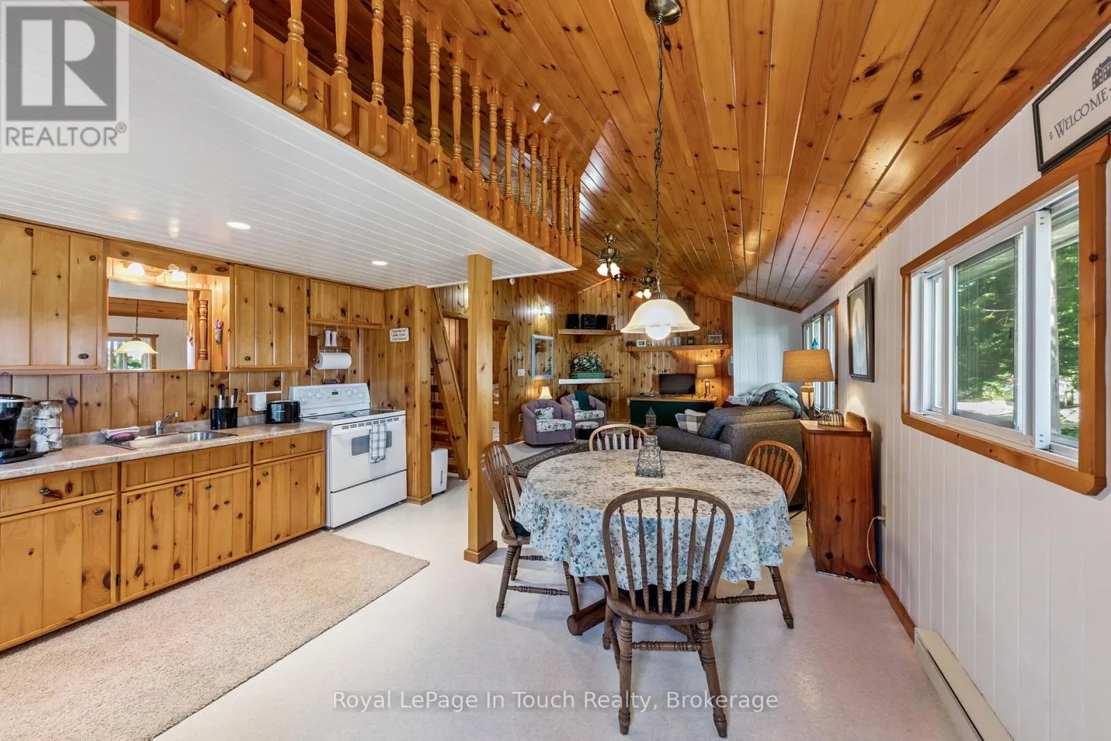 1443 CHAMPLAIN ROAD