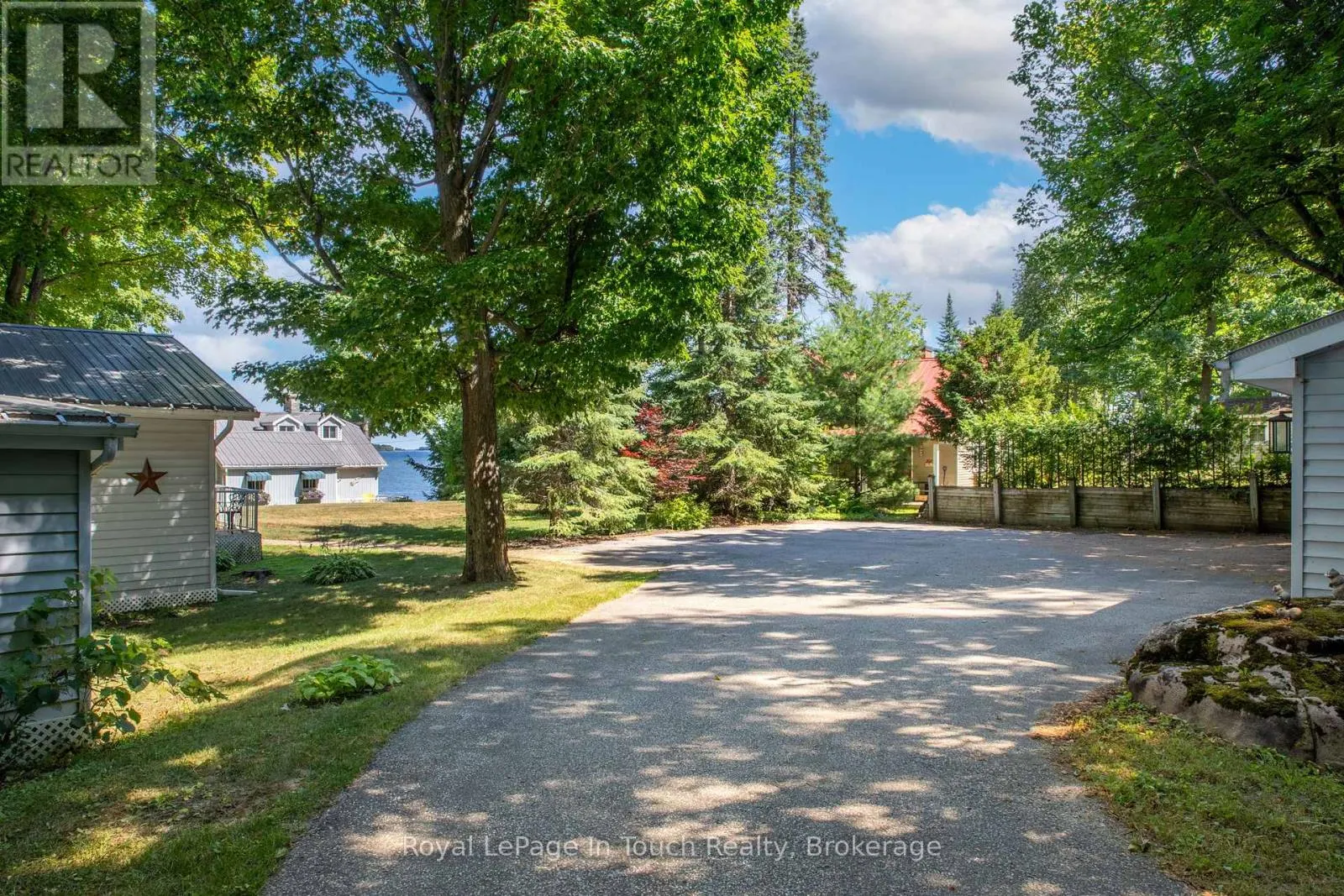 1443 CHAMPLAIN ROAD