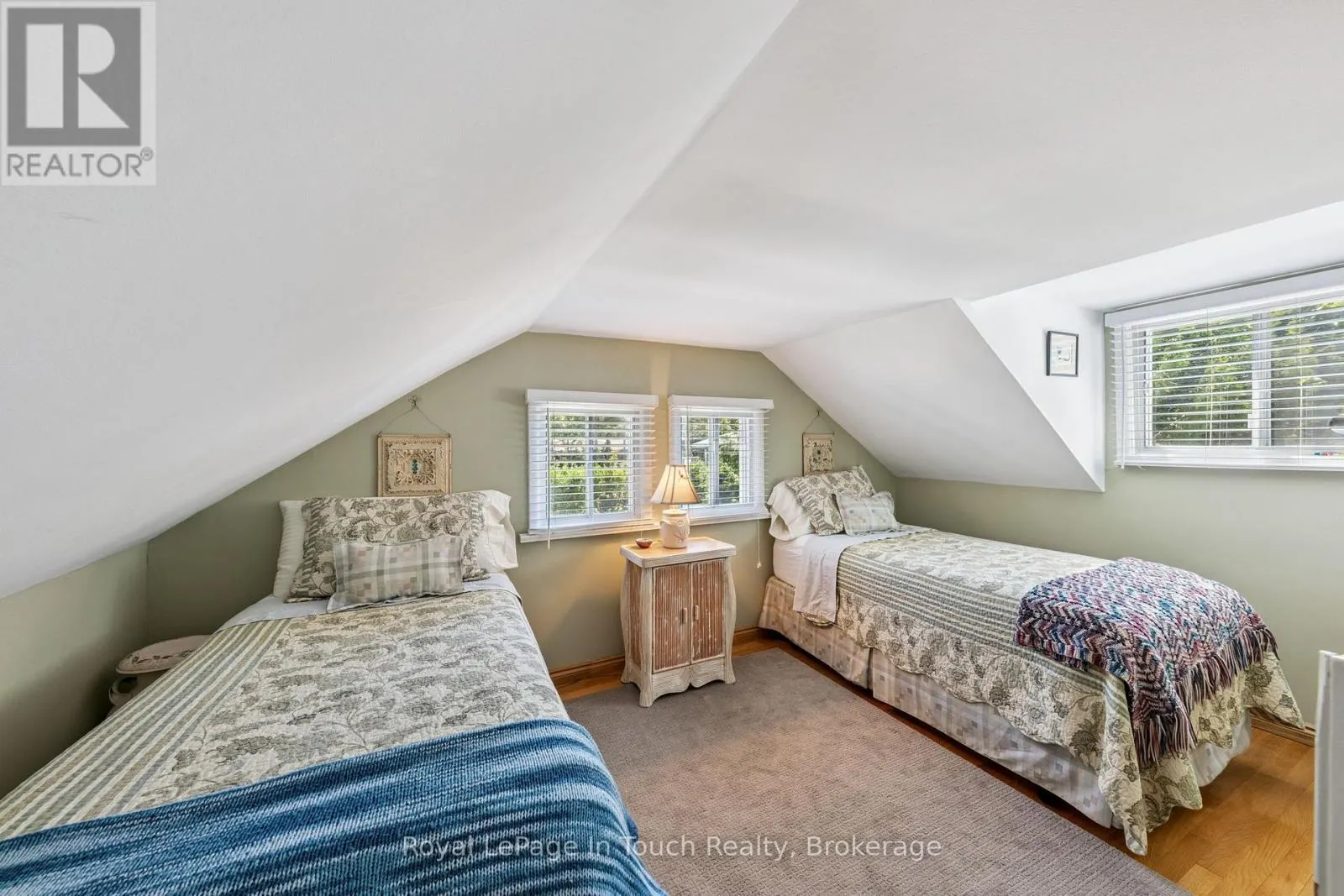 1443 CHAMPLAIN ROAD