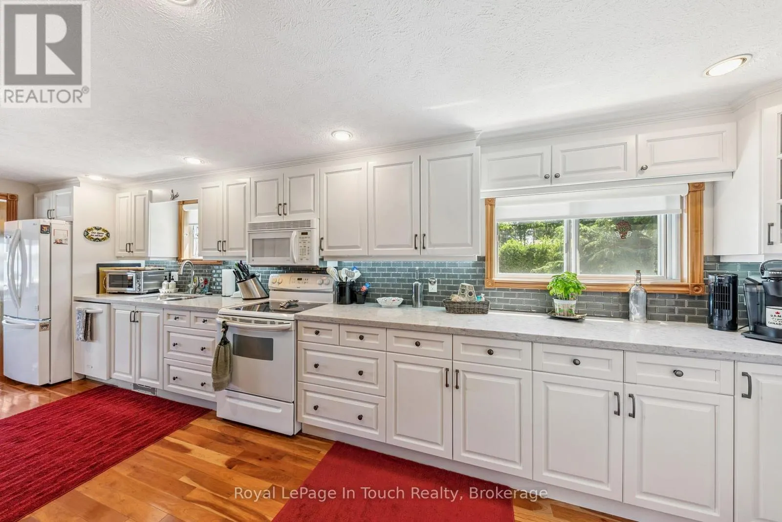 1443 CHAMPLAIN ROAD