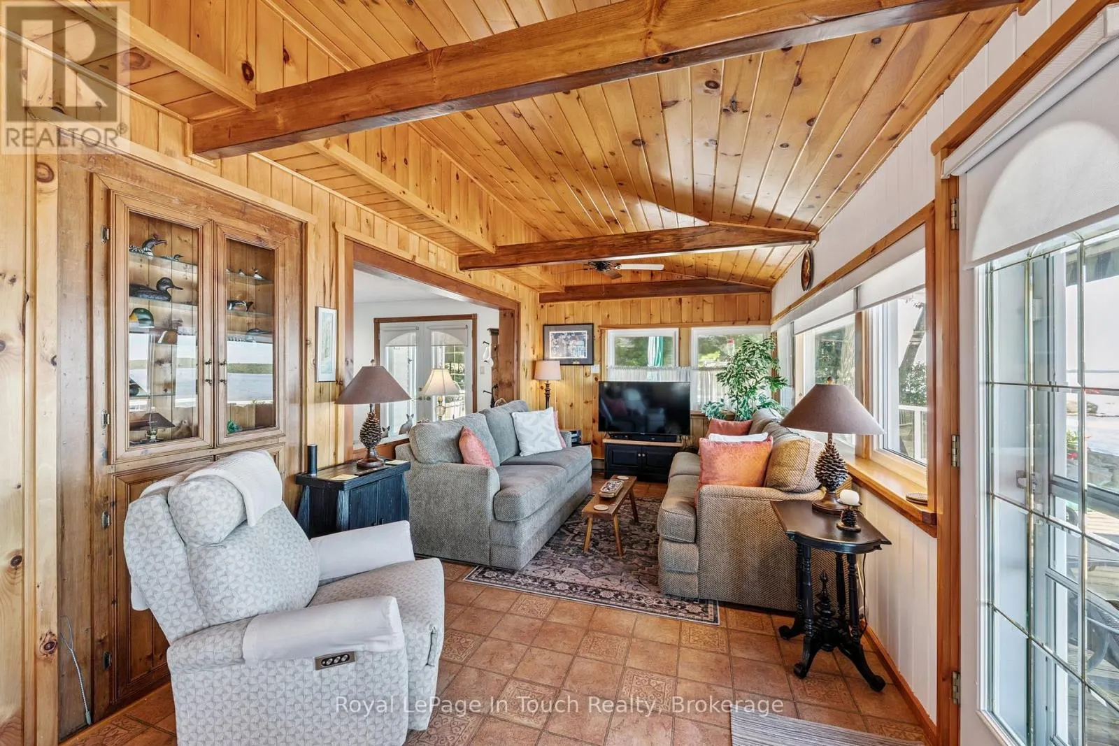 1443 CHAMPLAIN ROAD