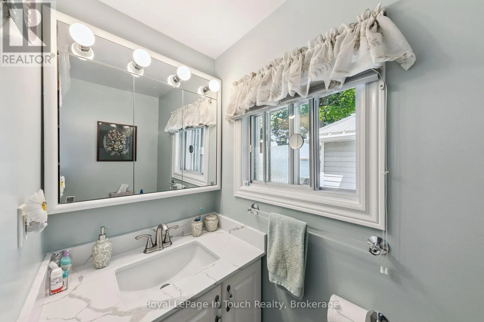 1443 CHAMPLAIN ROAD