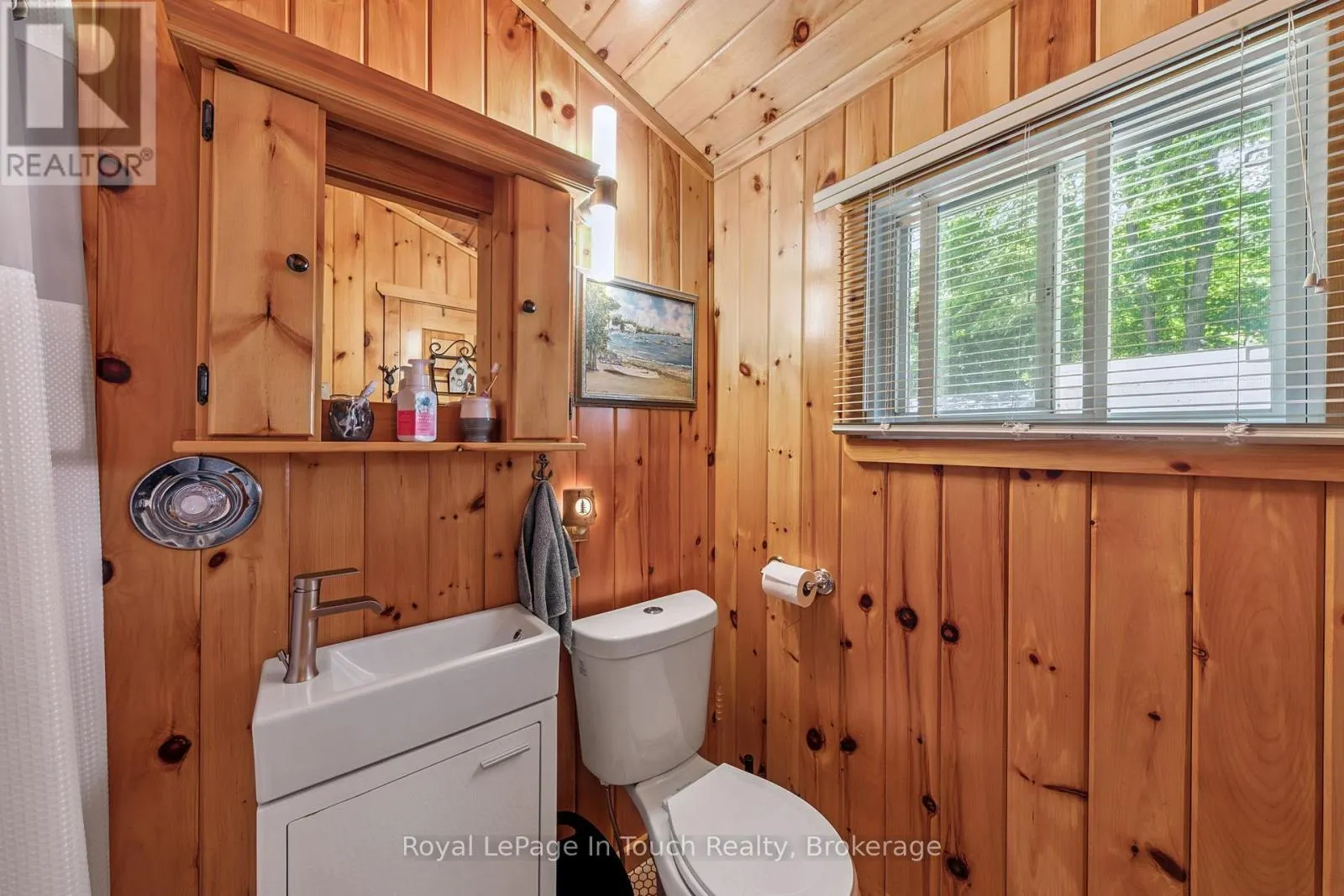 1443 CHAMPLAIN ROAD