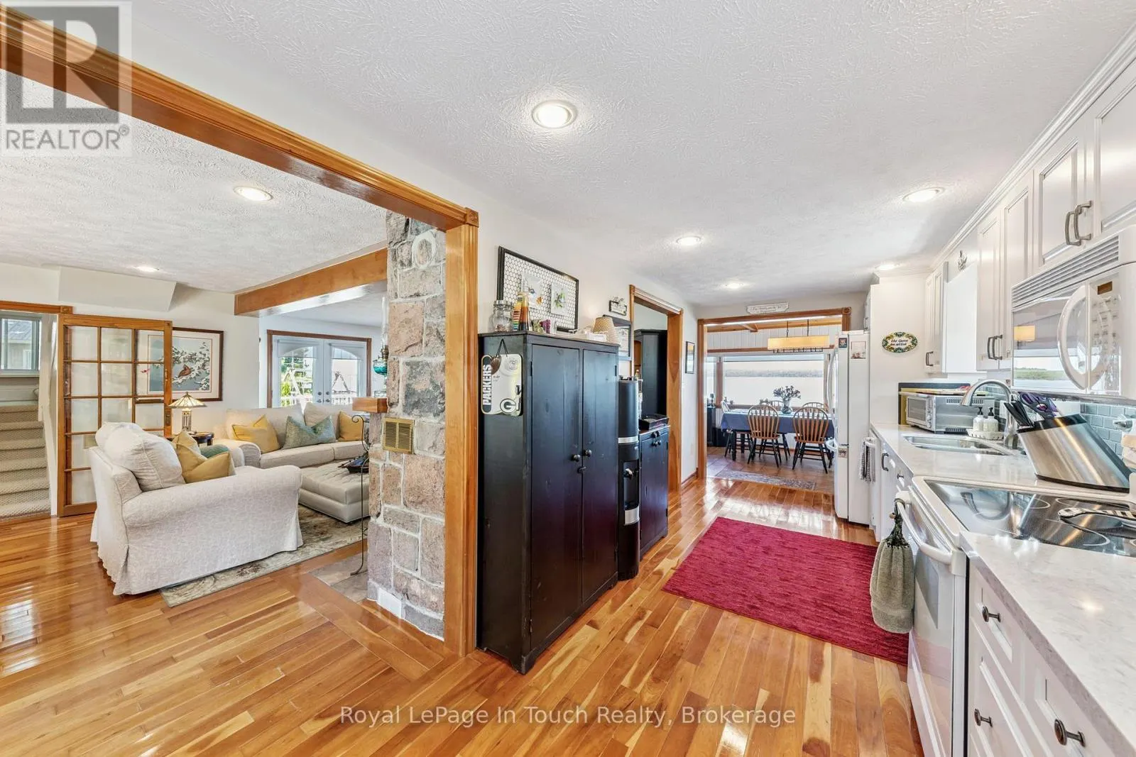 1443 CHAMPLAIN ROAD
