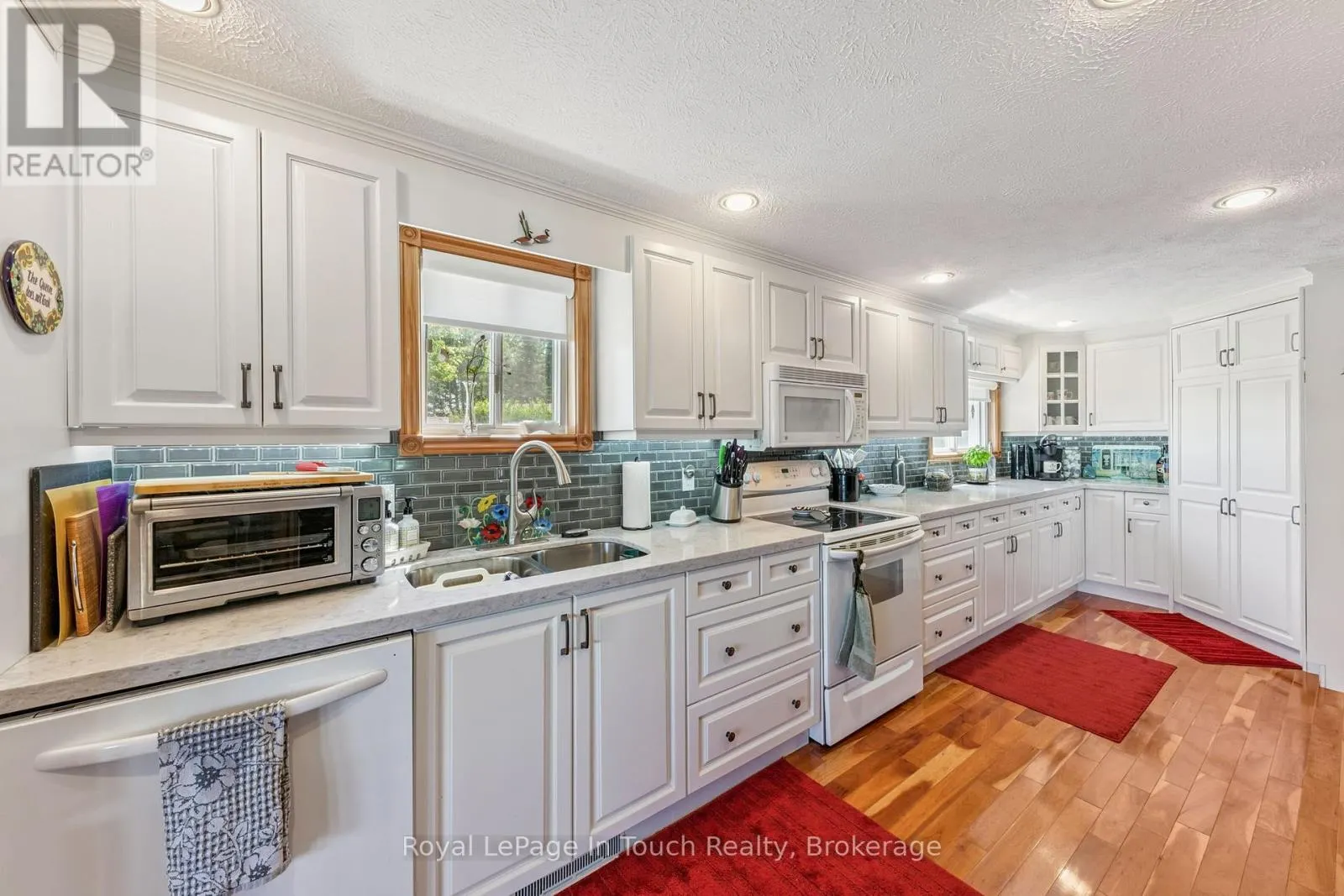 1443 CHAMPLAIN ROAD