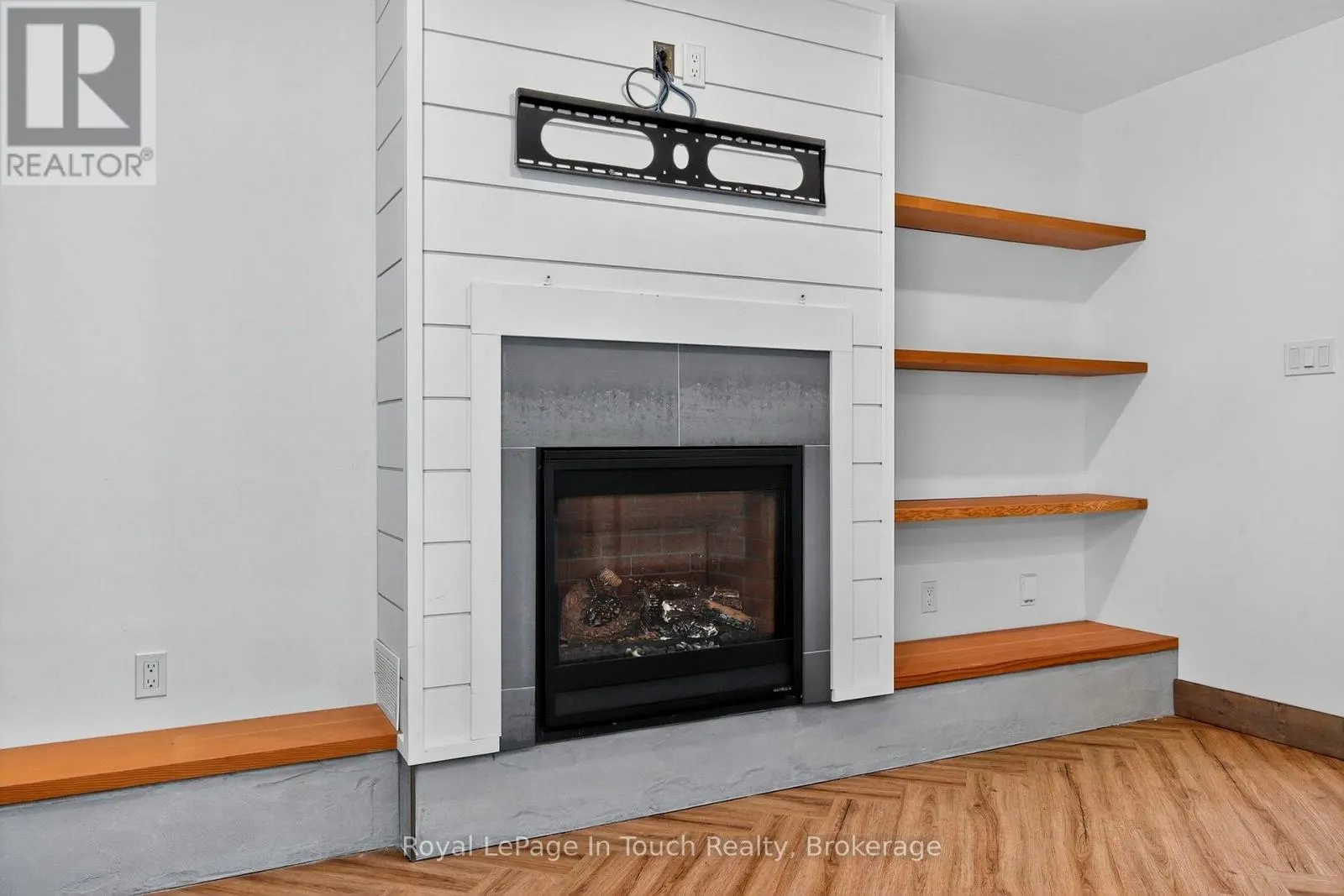 91 ANDREW DRIVE