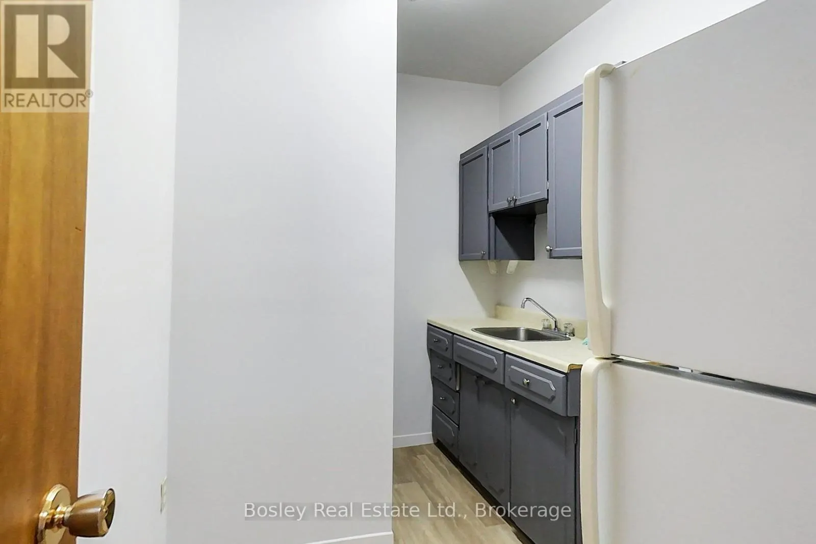 201N - 864 HURONTARIO STREET, #201N