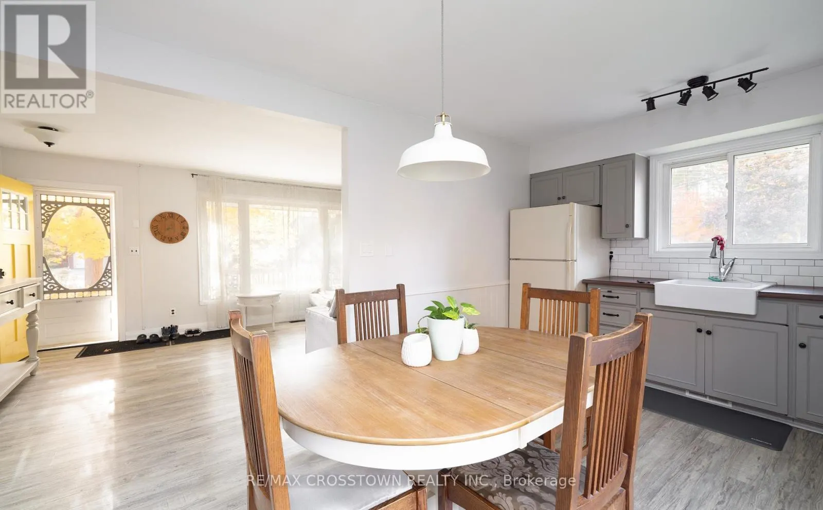 47 LAKESHORE ROAD W