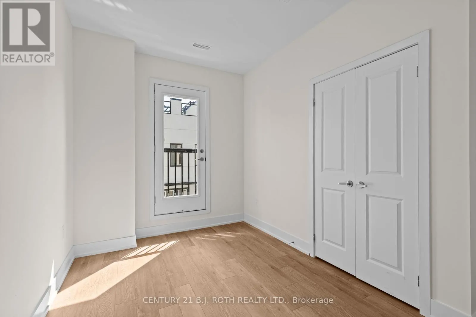 3 MARINER'S PIER WAY