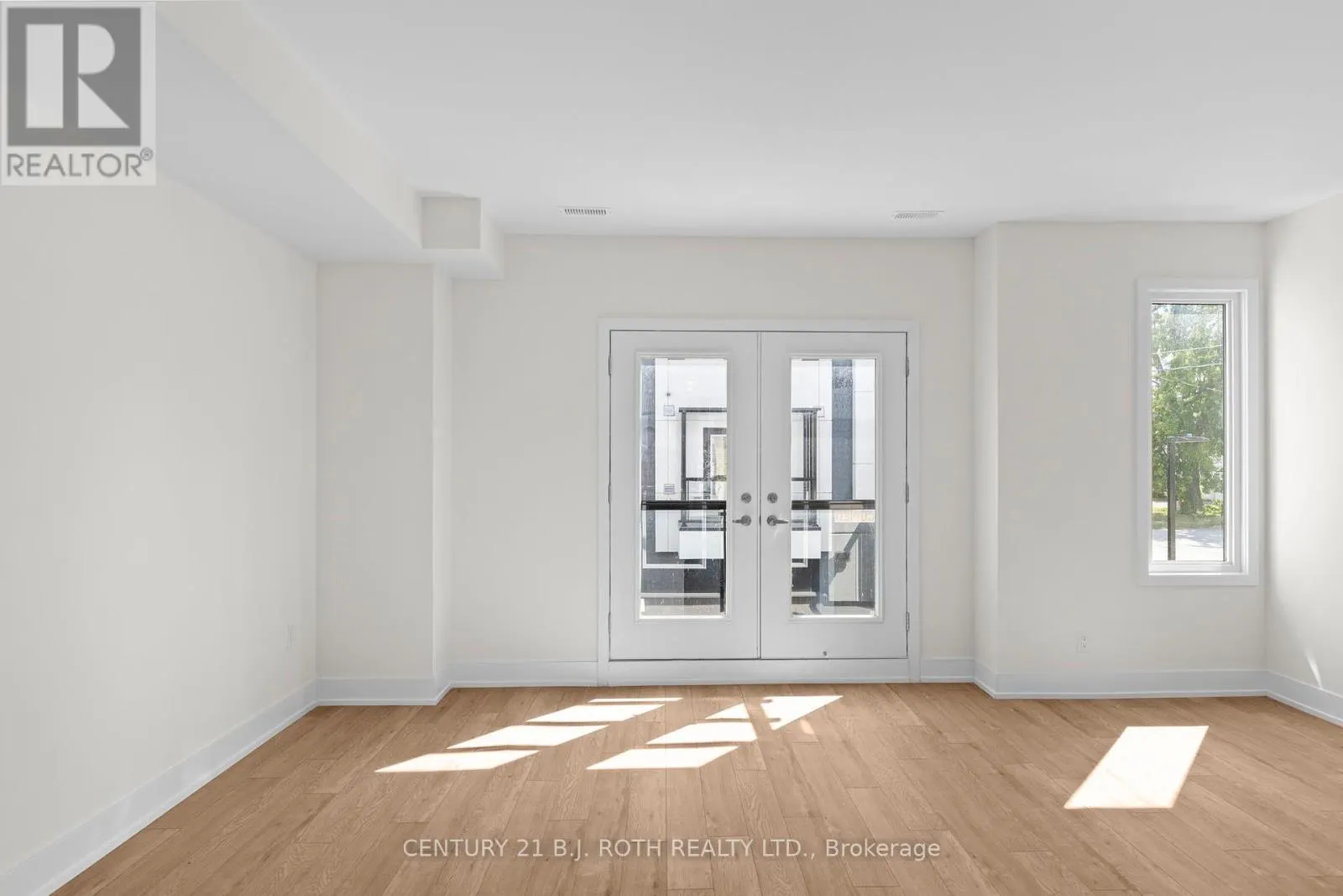 3 MARINER'S PIER WAY