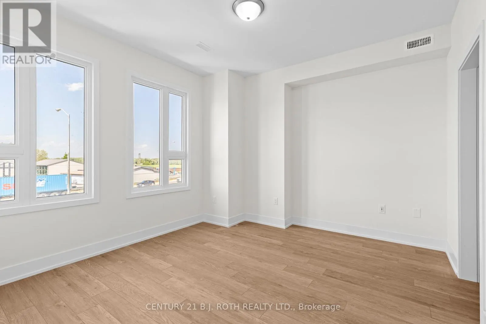 3 MARINER'S PIER WAY