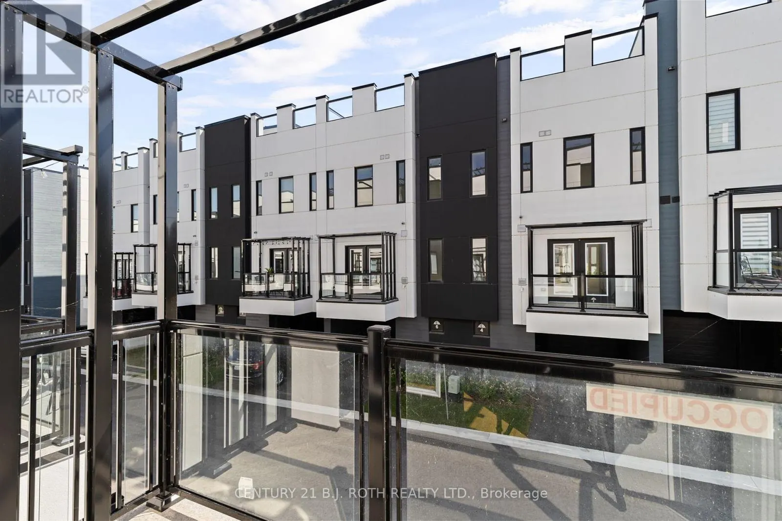3 MARINER'S PIER WAY