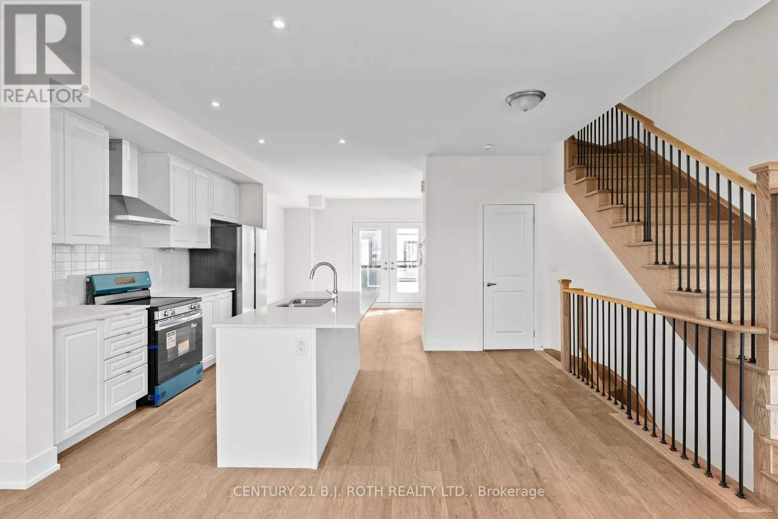3 MARINER'S PIER WAY