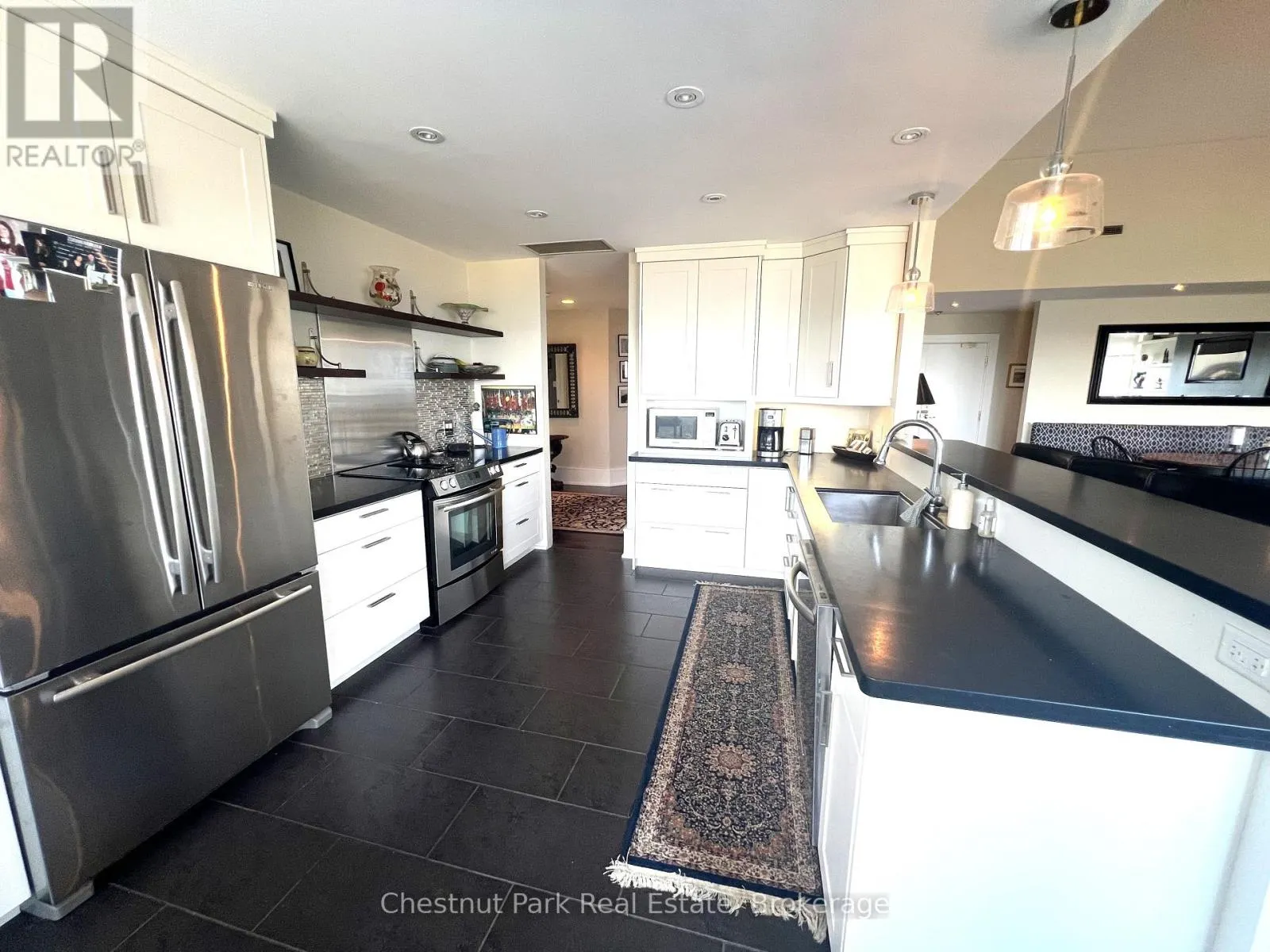 PH 1003 - 24 RAMBLINGS WAY, #PH 1003