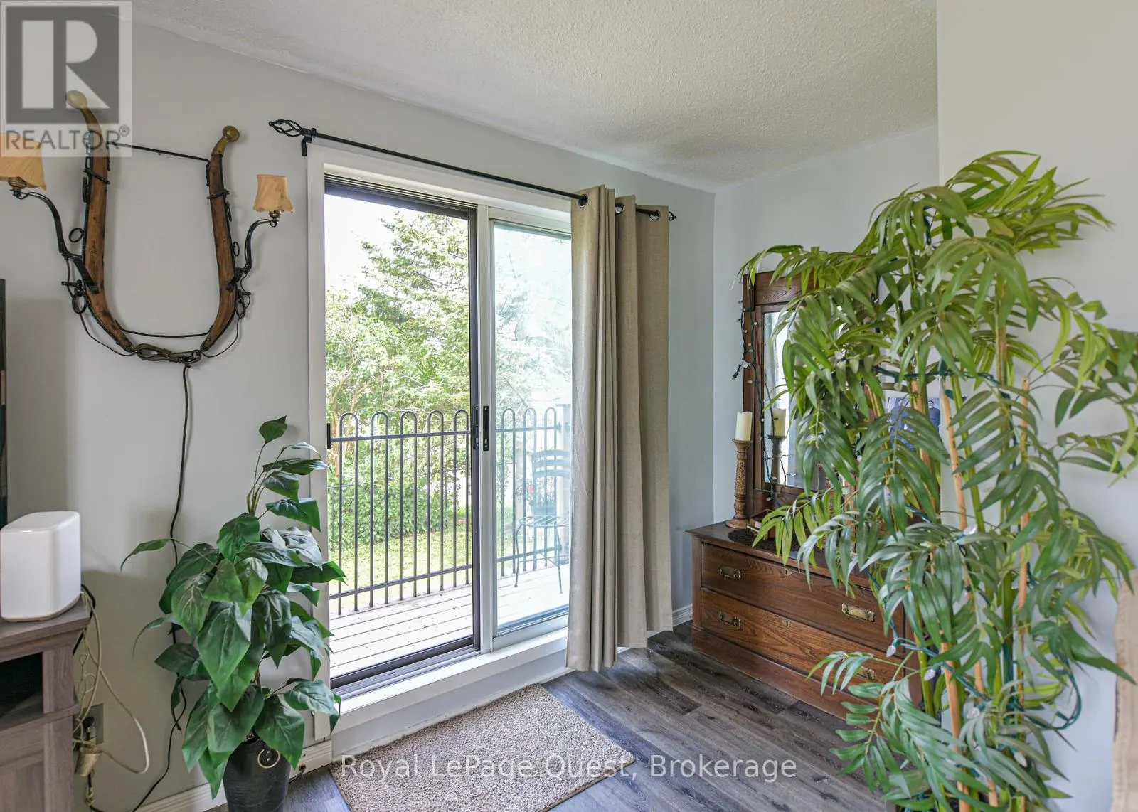 129 SIMCOE STREET