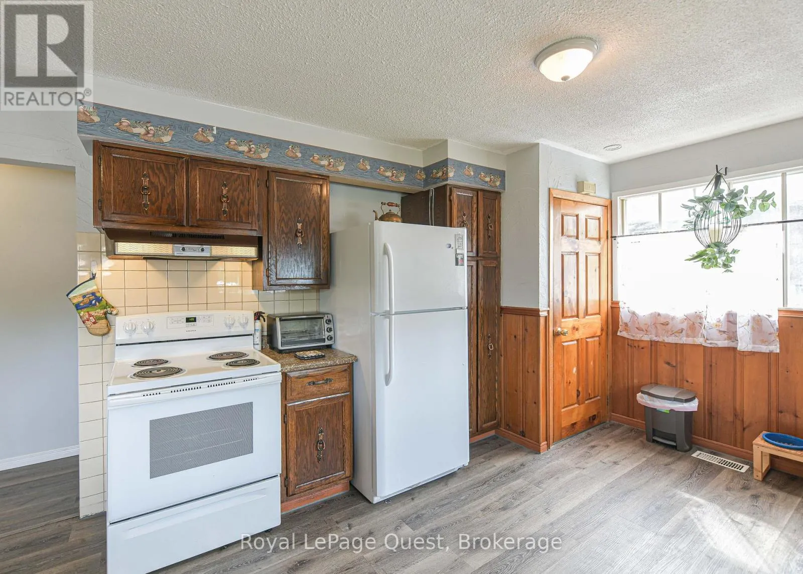 129 SIMCOE STREET