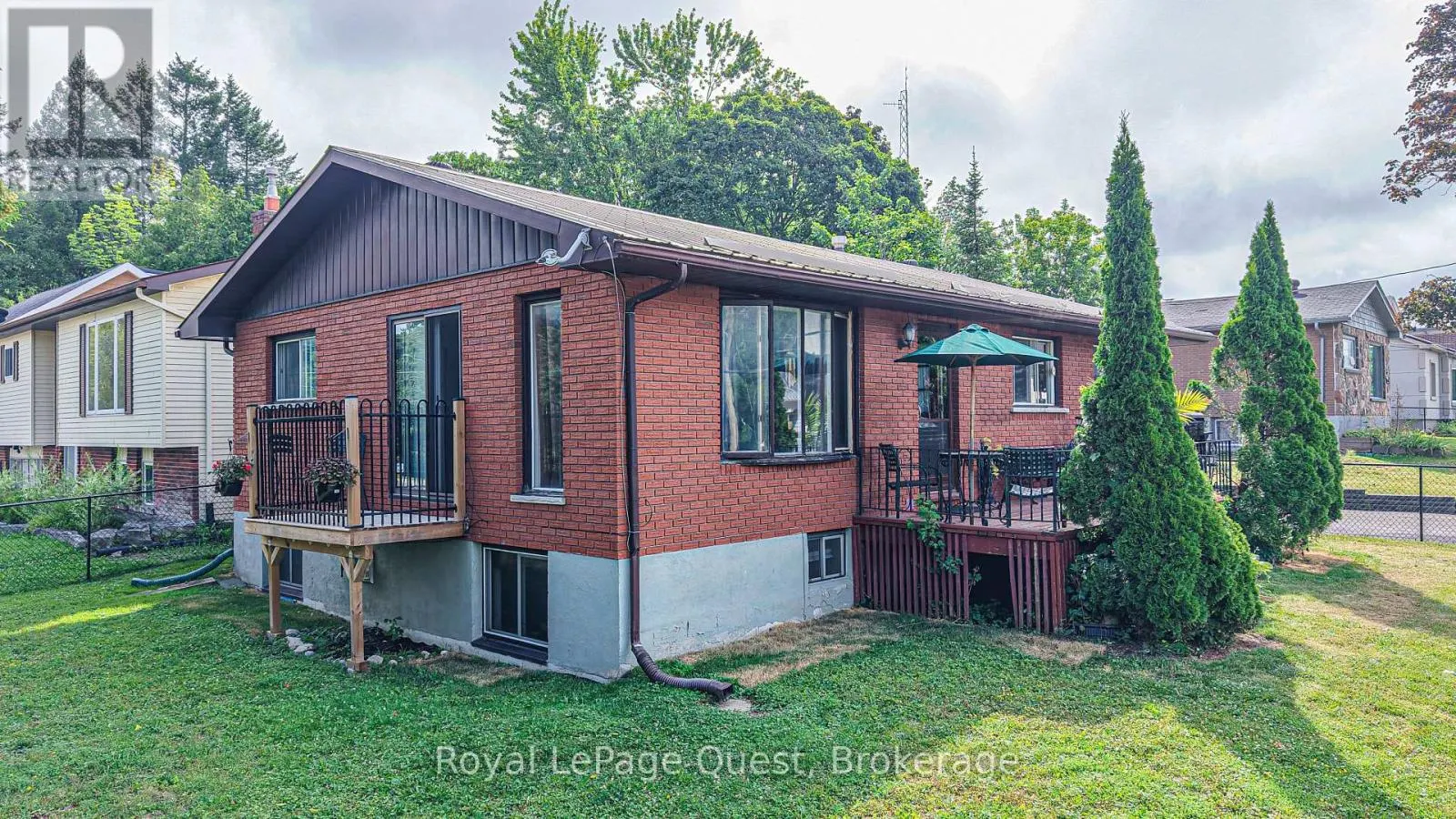 129 SIMCOE STREET