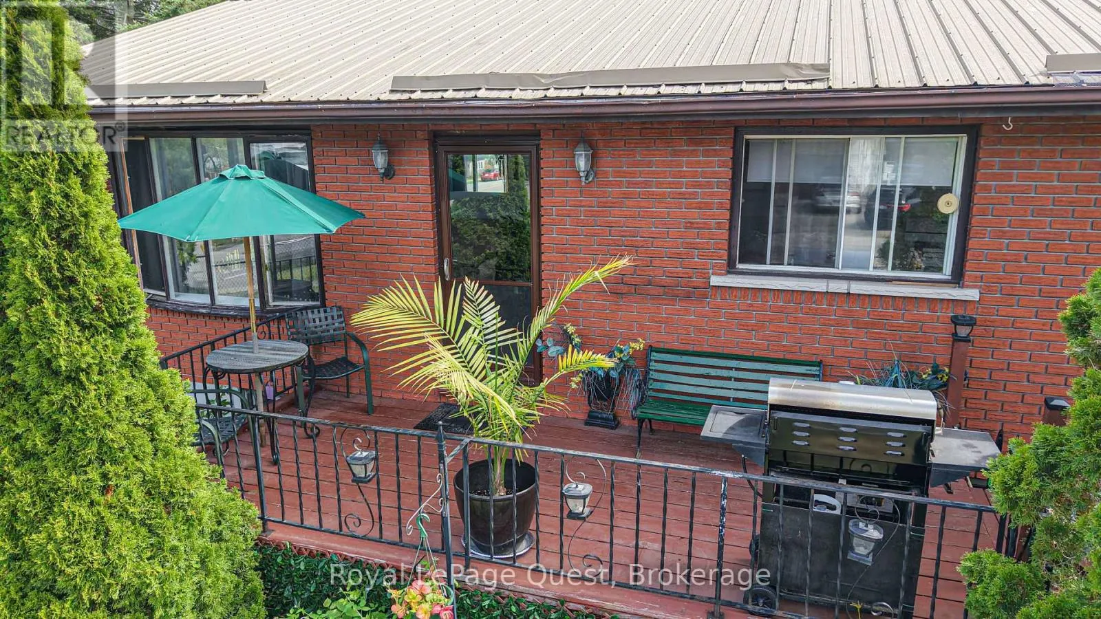 129 SIMCOE STREET