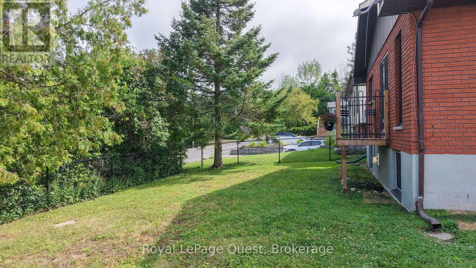 129 SIMCOE STREET