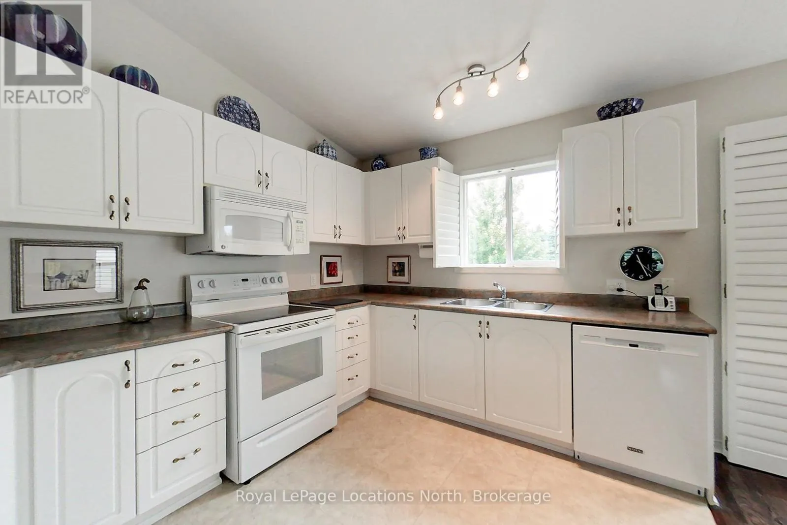13 - 46 BARKER BOULEVARD, #13