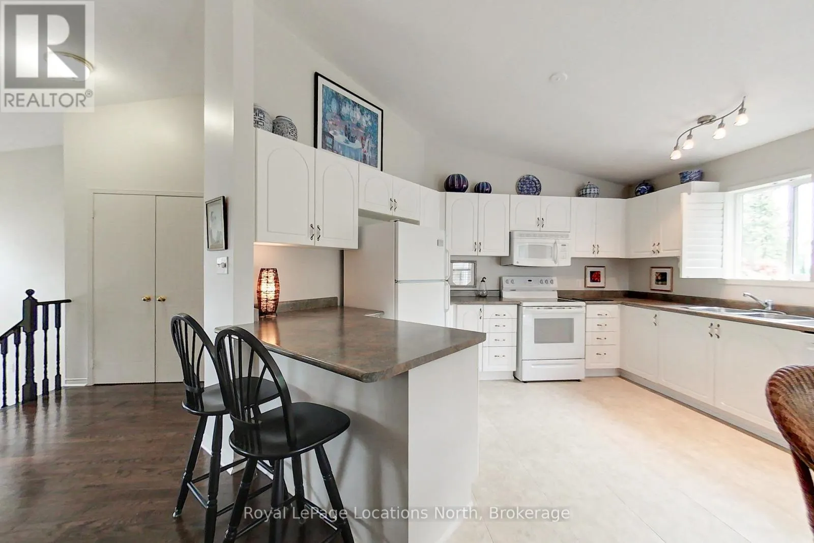 13 - 46 BARKER BOULEVARD, #13