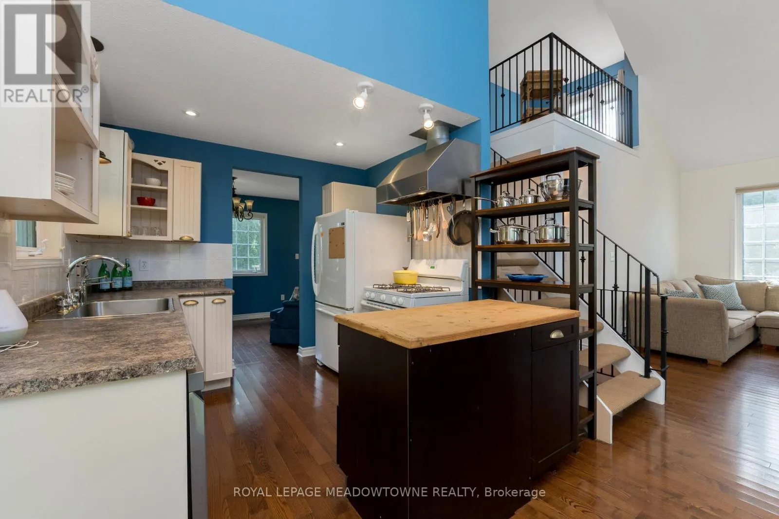 1936 TINY BEACHES ROAD S