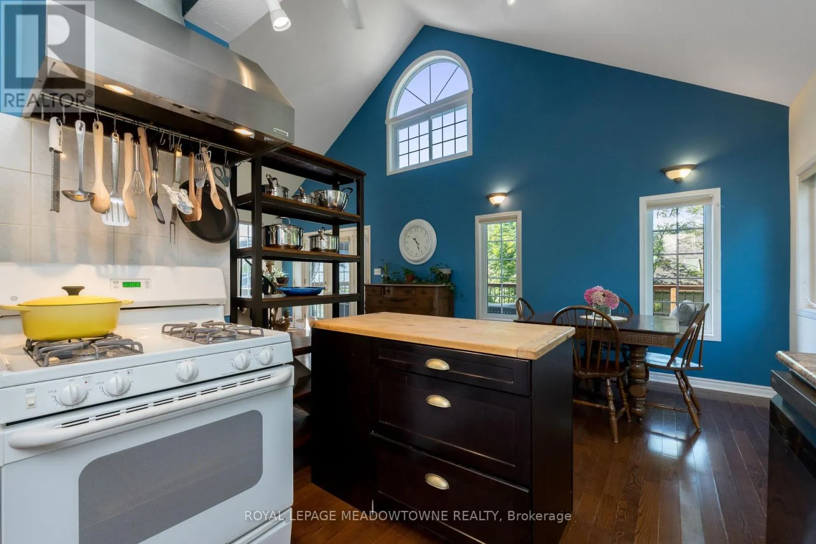 1936 TINY BEACHES ROAD S