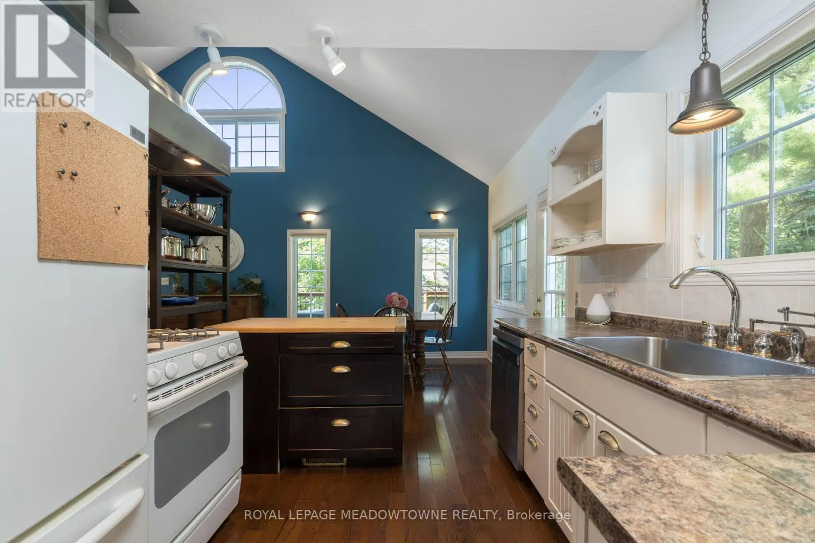 1936 TINY BEACHES ROAD S