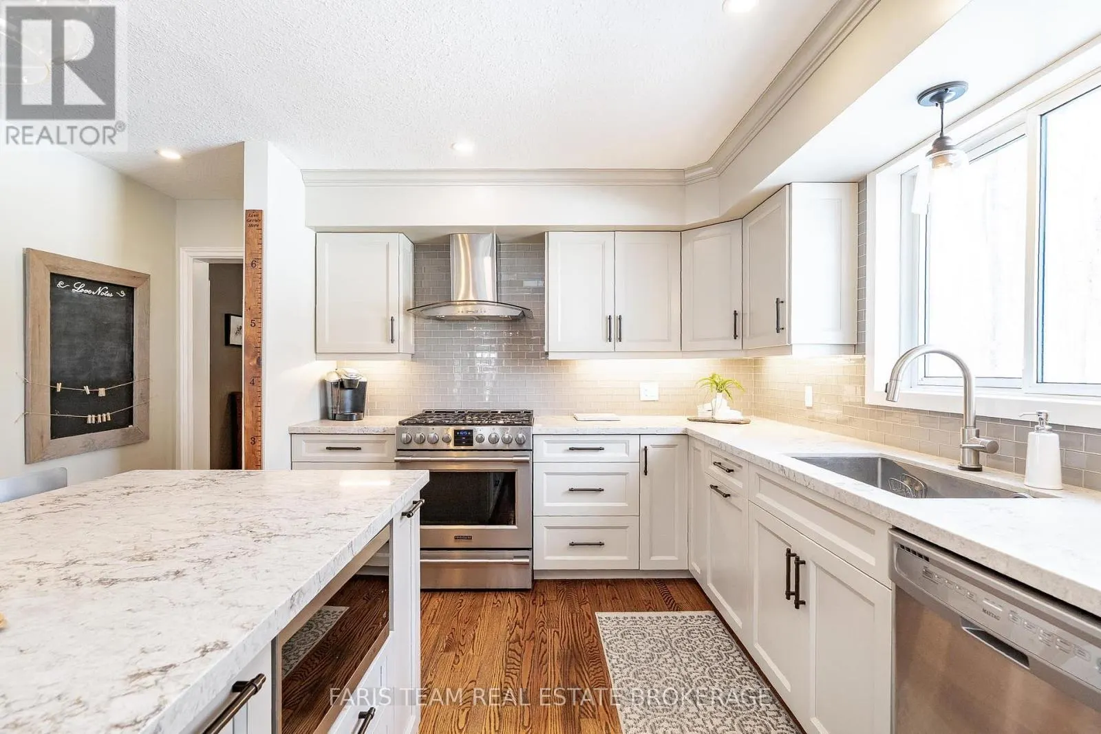 64 GOLDFINCH CRESCENT