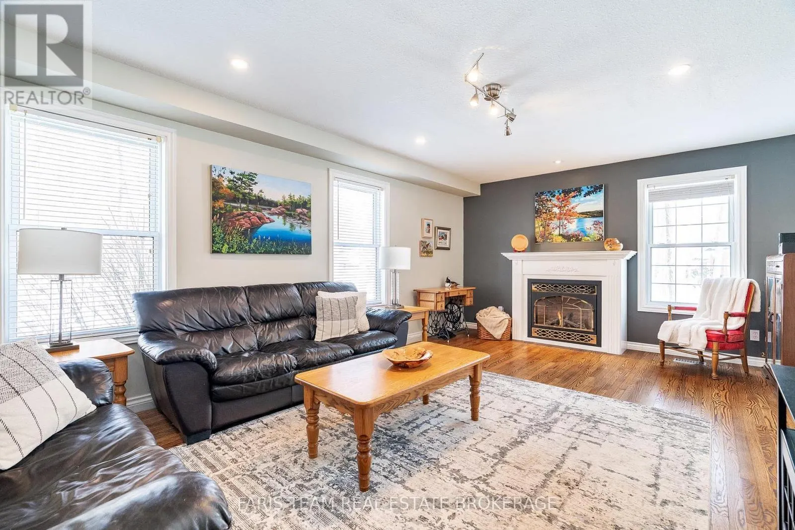 64 GOLDFINCH CRESCENT