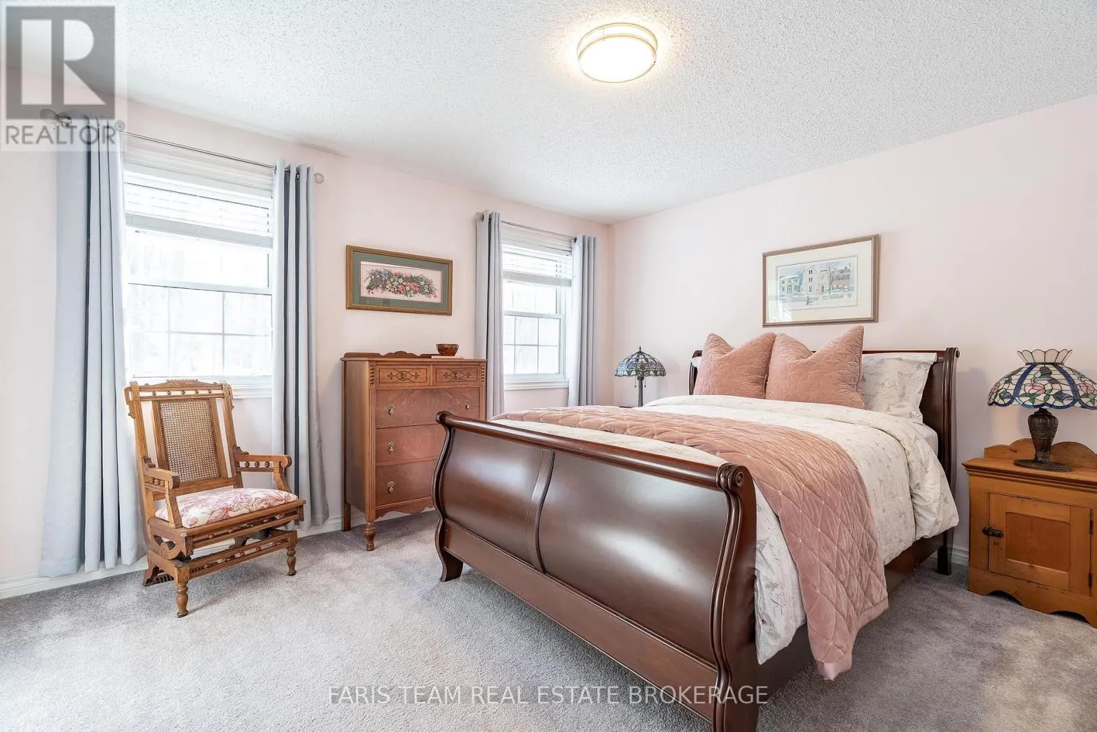 64 GOLDFINCH CRESCENT