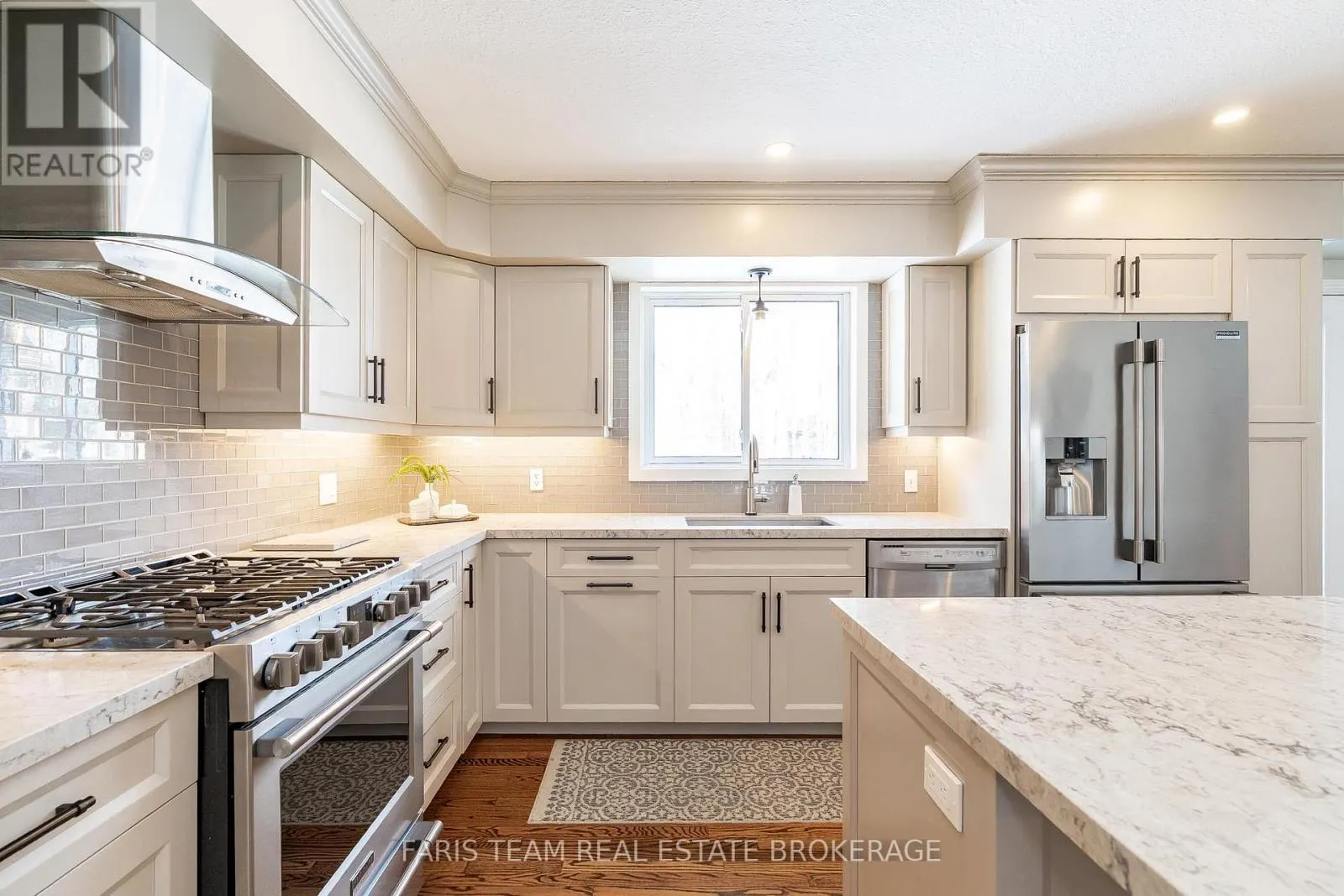 64 GOLDFINCH CRESCENT