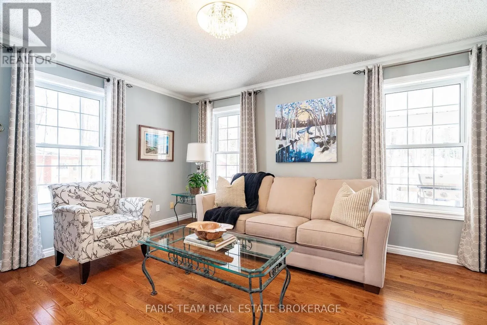64 GOLDFINCH CRESCENT