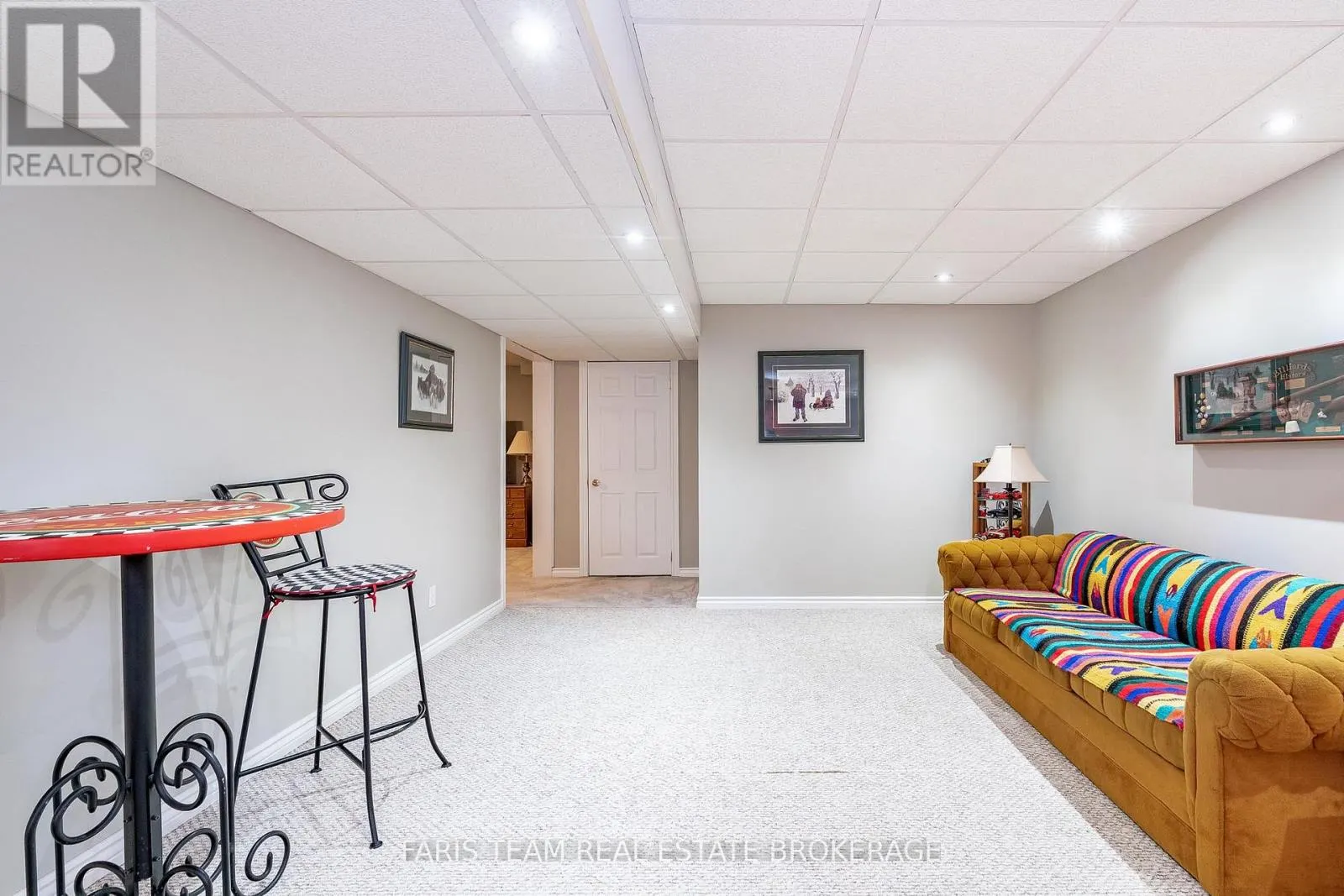 64 GOLDFINCH CRESCENT