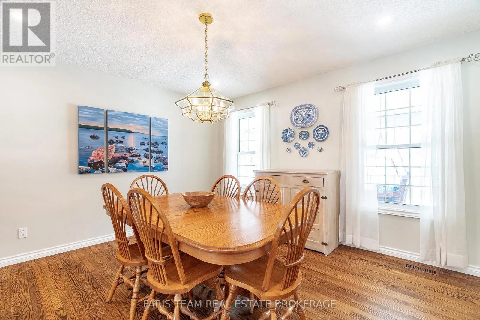 64 GOLDFINCH CRESCENT