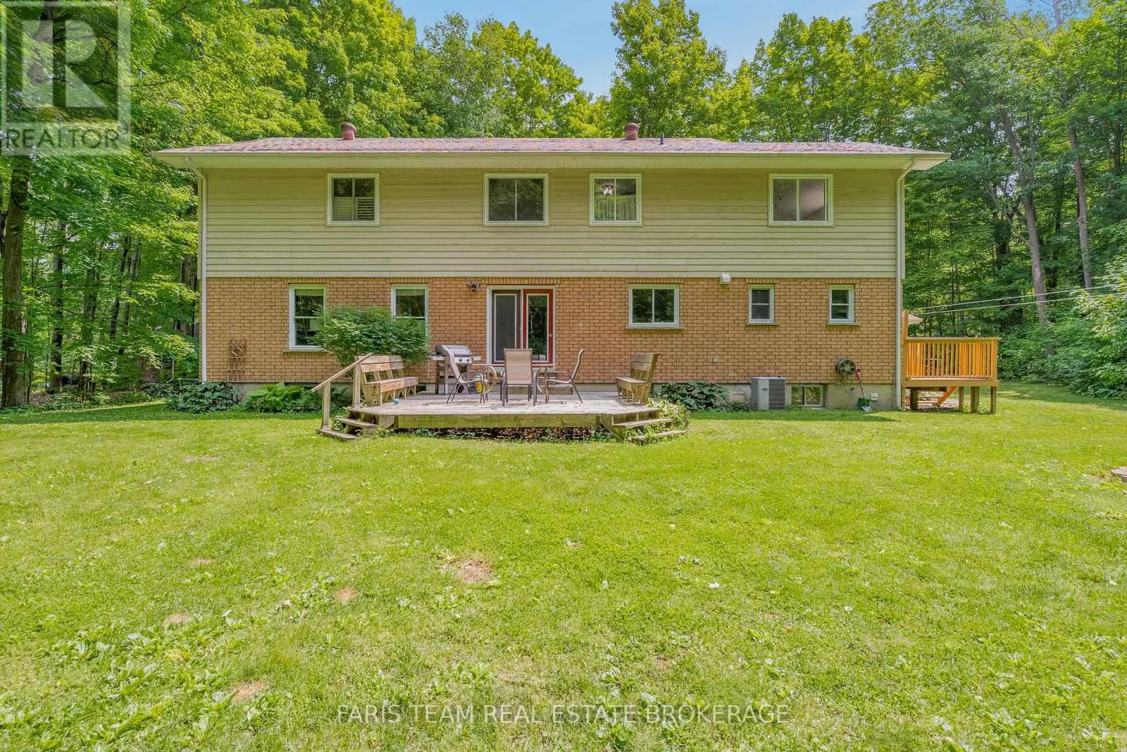 64 GOLDFINCH CRESCENT