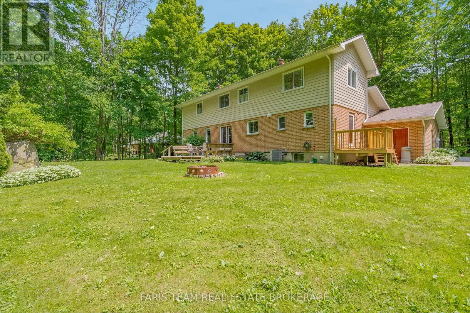 64 GOLDFINCH CRESCENT