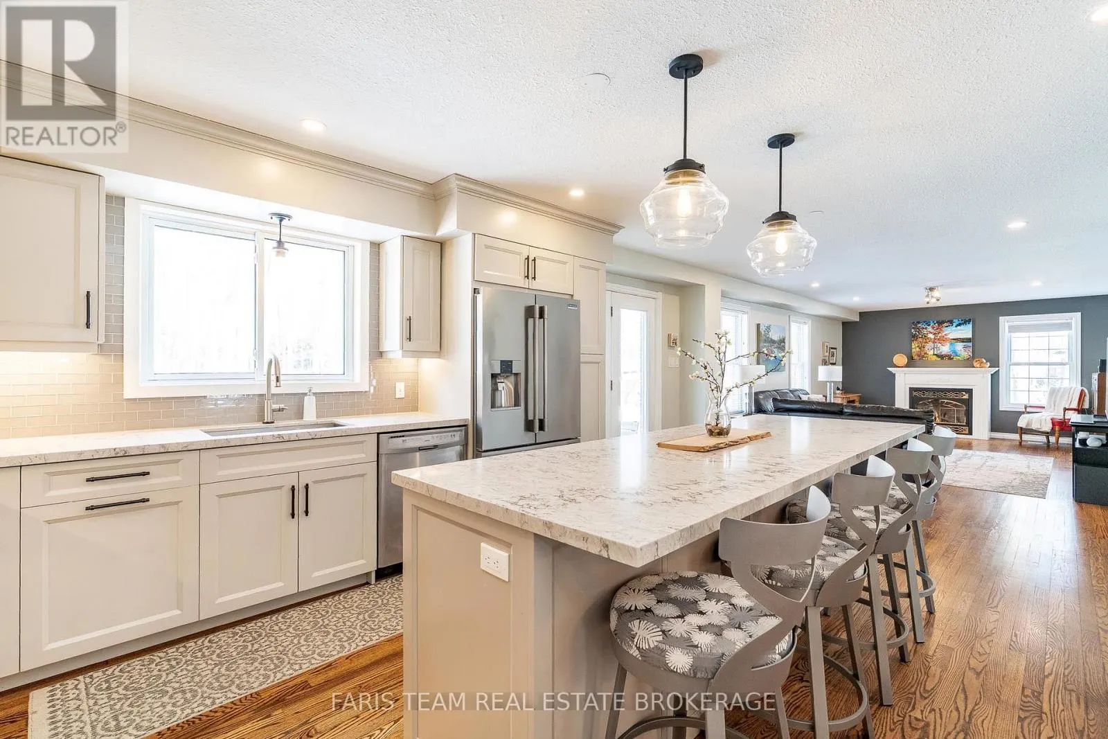 64 GOLDFINCH CRESCENT
