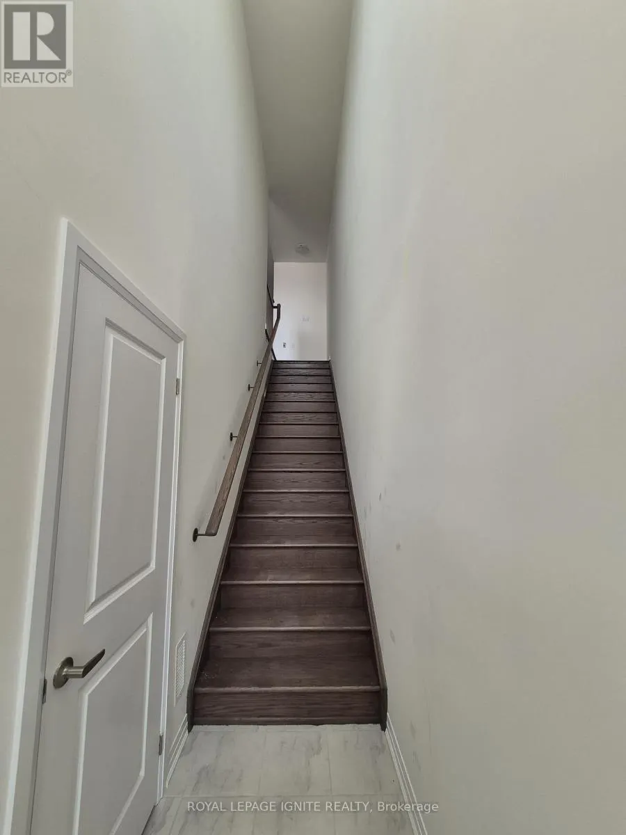 526 HUDSON CRESCENT
