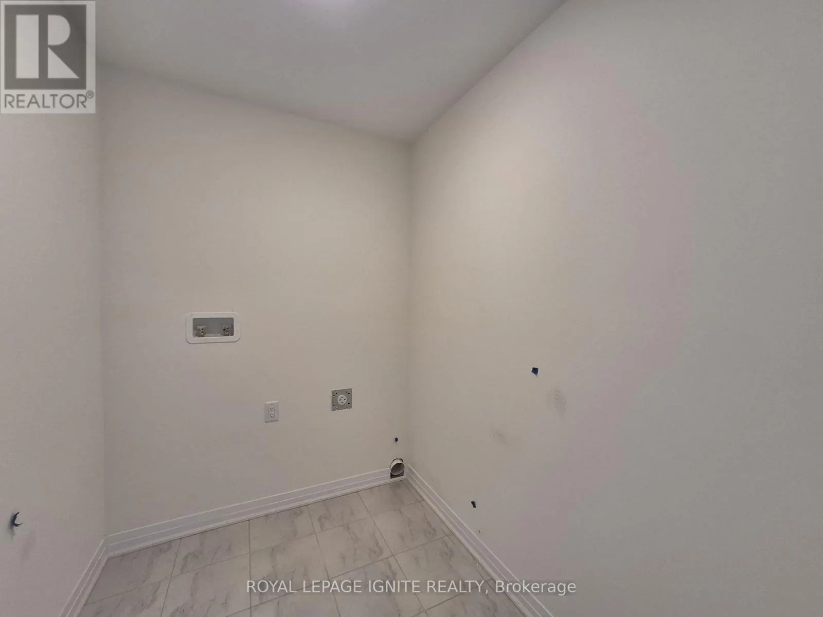 526 HUDSON CRESCENT