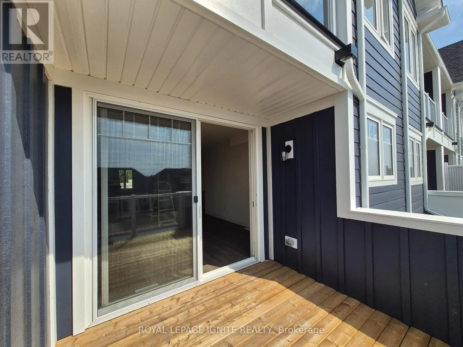 526 HUDSON CRESCENT